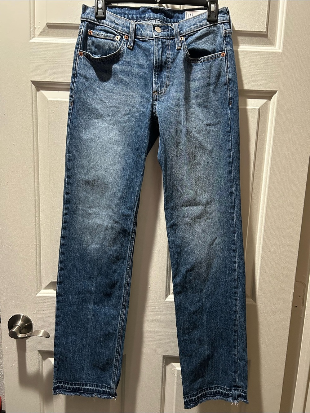 GAP Women’s Mid-Rise Relaxed Straight Jeans in Medium Wash Size 26/2 Long
